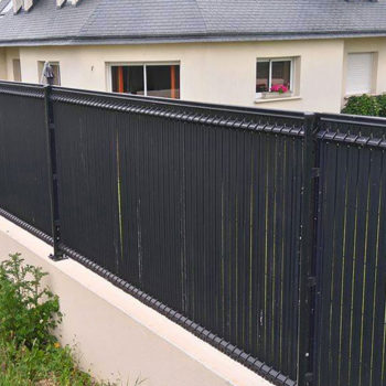 clôtures modernes noires