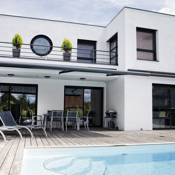 fenêtres et baies aluminium sur piscine