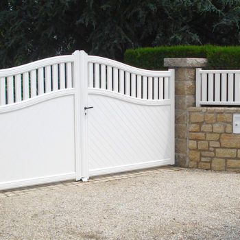 portail aluminium contemporain blanc