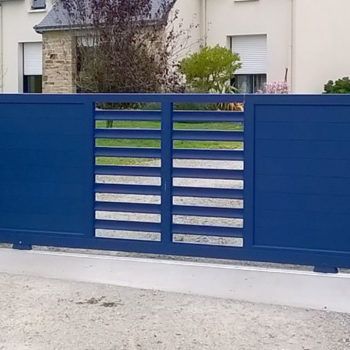 portail aluminium contemporain bleu marine
