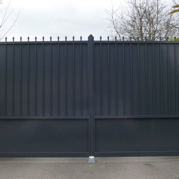 portail aluminium traditionnel noir