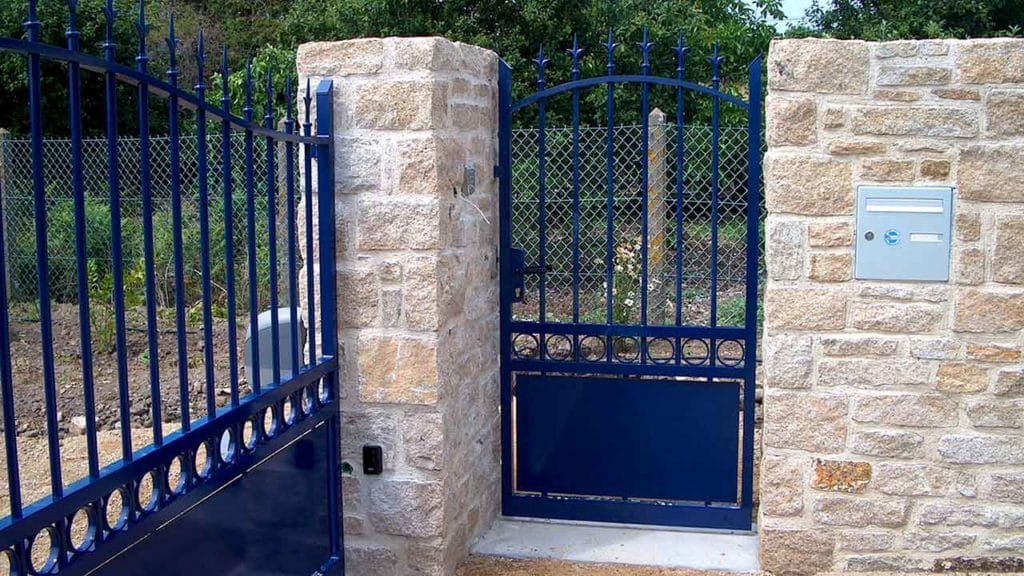 portail et portillon aluminium traditionnel bleu marine