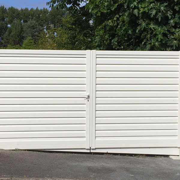 portail pvc blanc