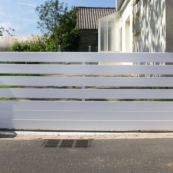 portail pvc coulissant blanc