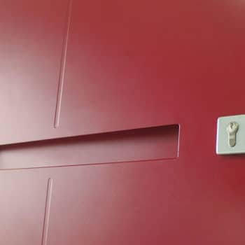 porte d'entrée aluminium rouge détail