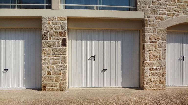 Comment bien choisir le style de votre porte de garage ? - Soprofen