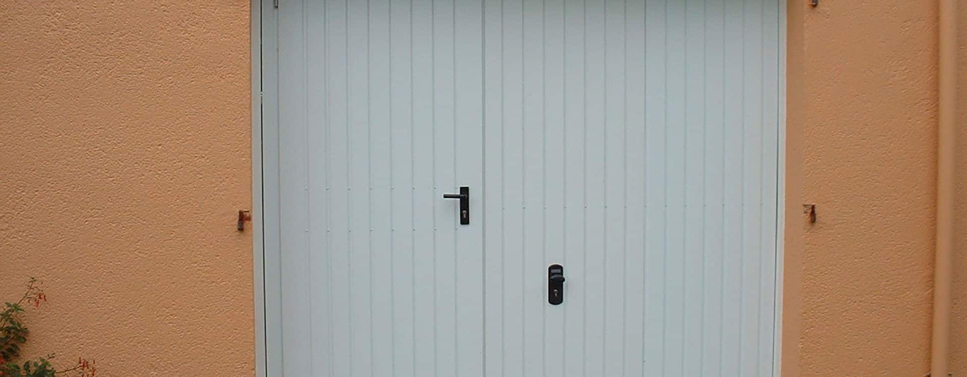 Portes de garage ouvrantes à la française