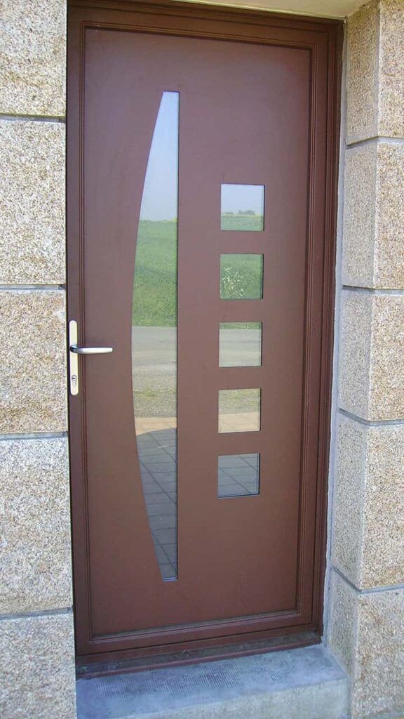 porte mixte marron avec vitres