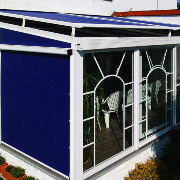 stores de véranda bleus vifs