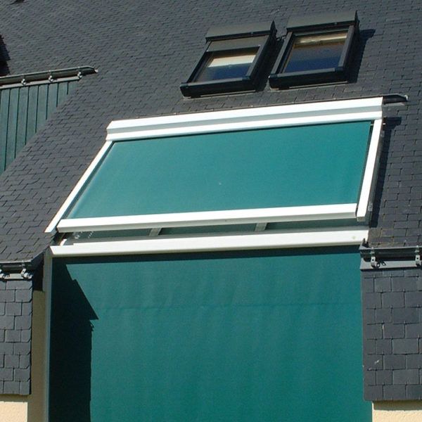 stores de véranda verts
