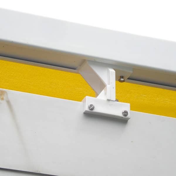 store de véranda jaune détail accroche