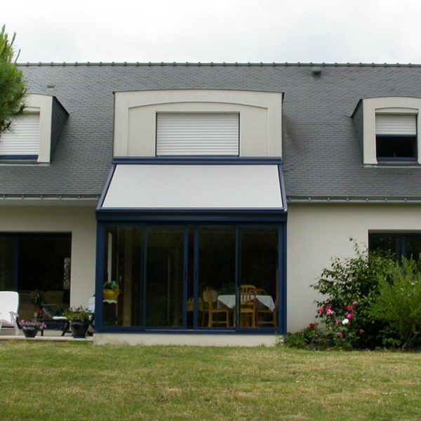 store de véranda blanc
