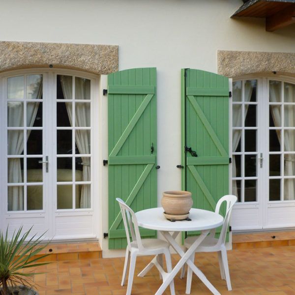volets battants verts clairs
