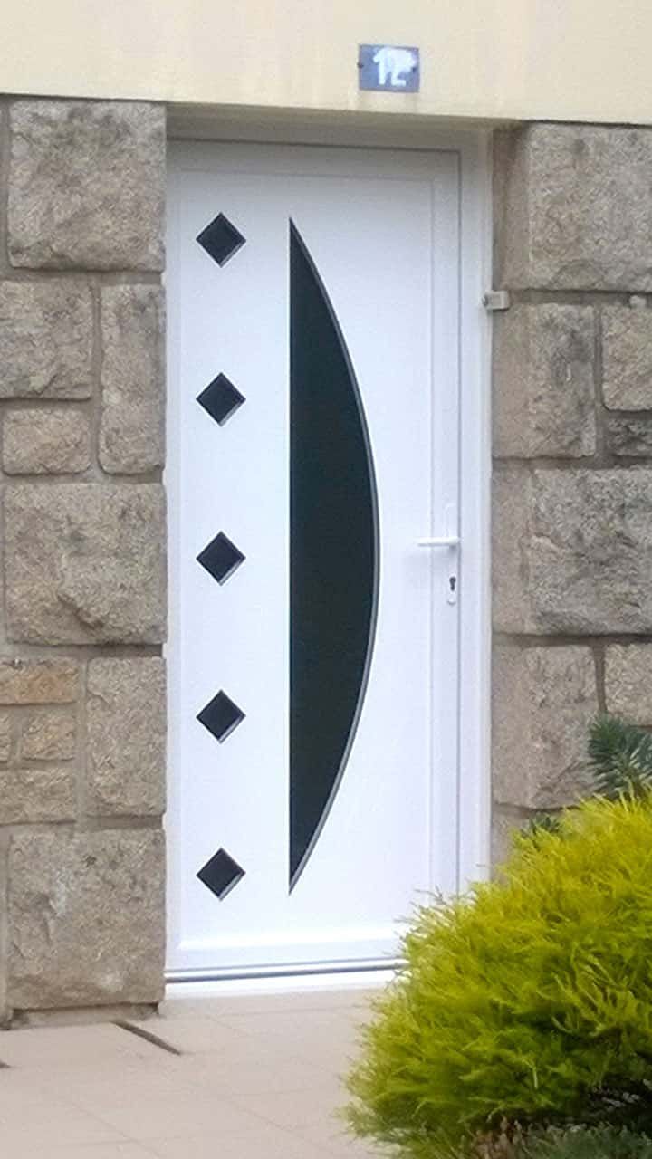 porte d'entrée pvc blanche vitrée