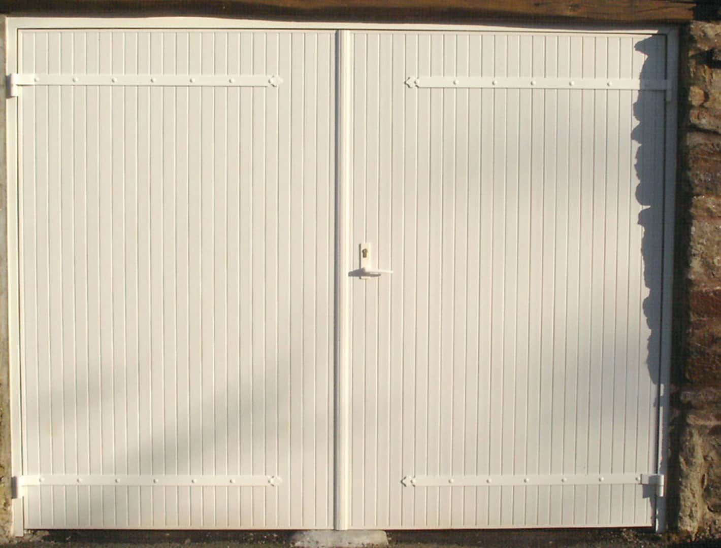 Portes de garage ouvrantes à la française