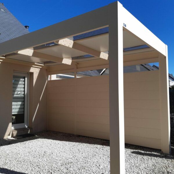 Carport voiture beige