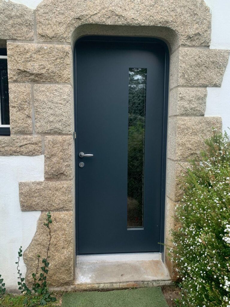 Porte d'entrée aluminium noire avec vitrage