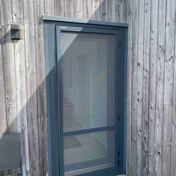 Moustiquaire sur porte