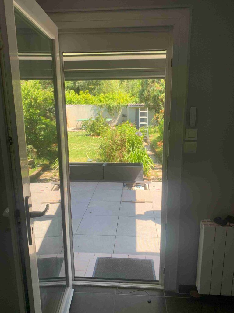 Volet roulant sur porte avec moustiquaire intégrée - profalux